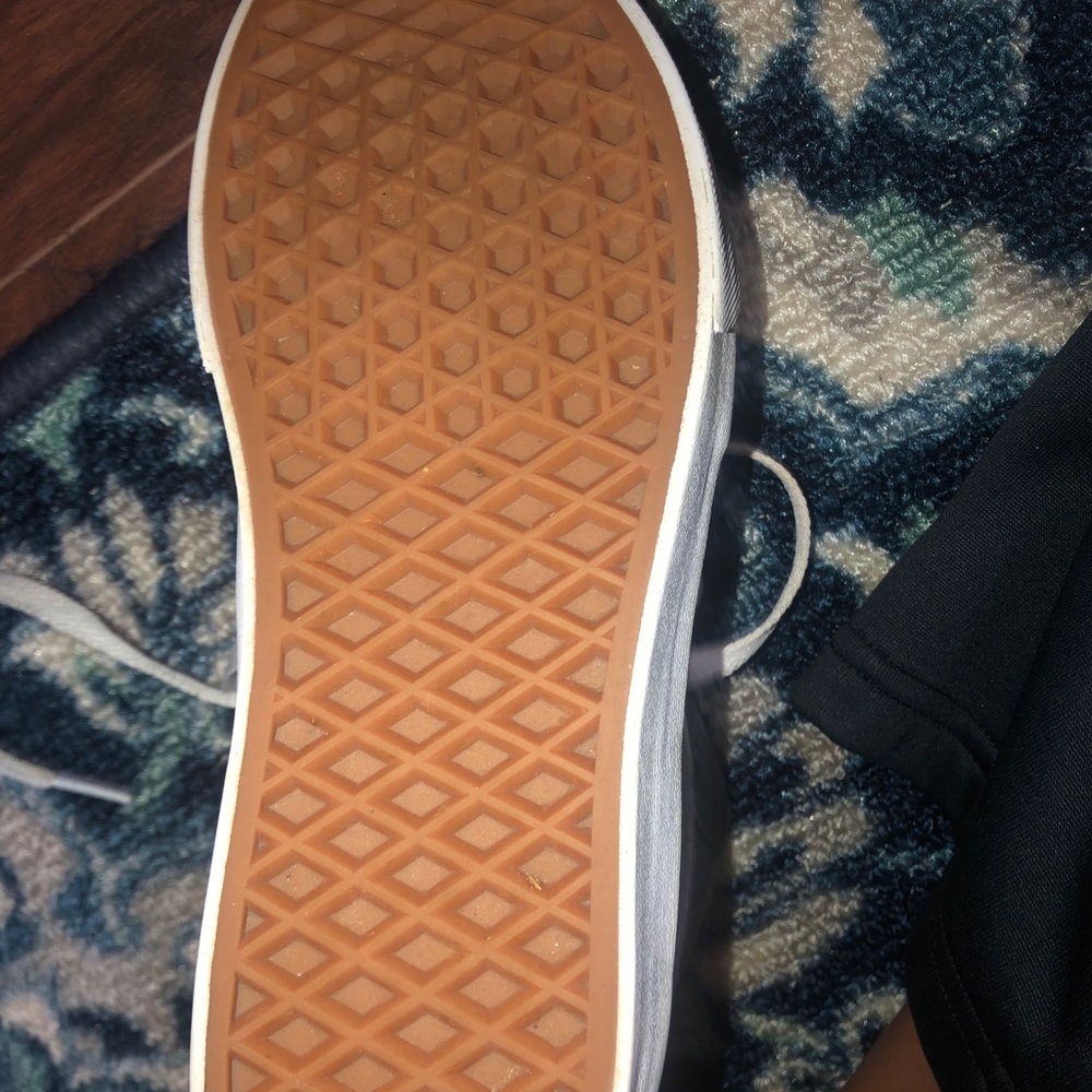 Vans - Picture 7 of 9